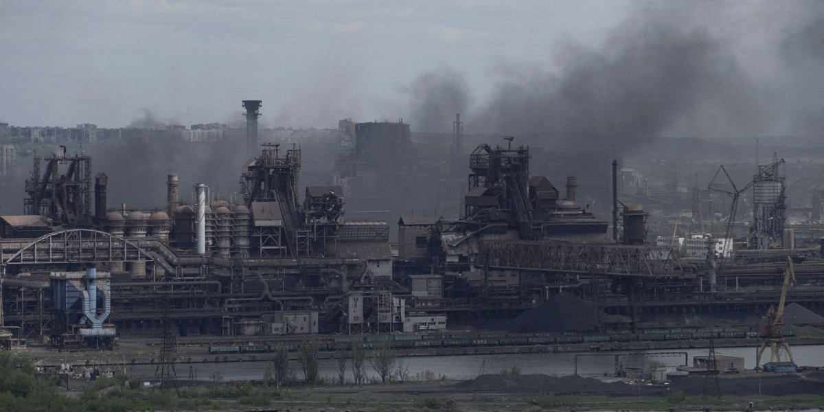 Oblężone przez Rosjan zakłady Azowstalu w Mariupolu