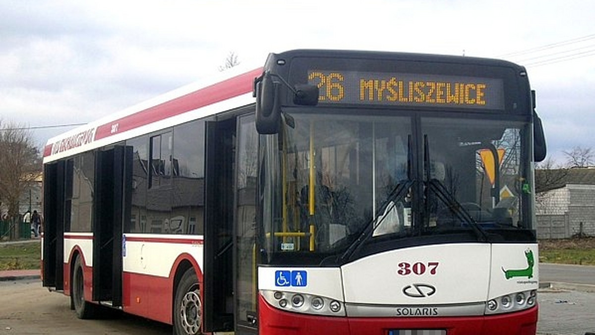 Pieniądze pochodzą z Unii Europejskiej. Miasto kupi za nie 8 nowych autobusów. Pasażerowie pojadą nimi już w przyszłym roku.