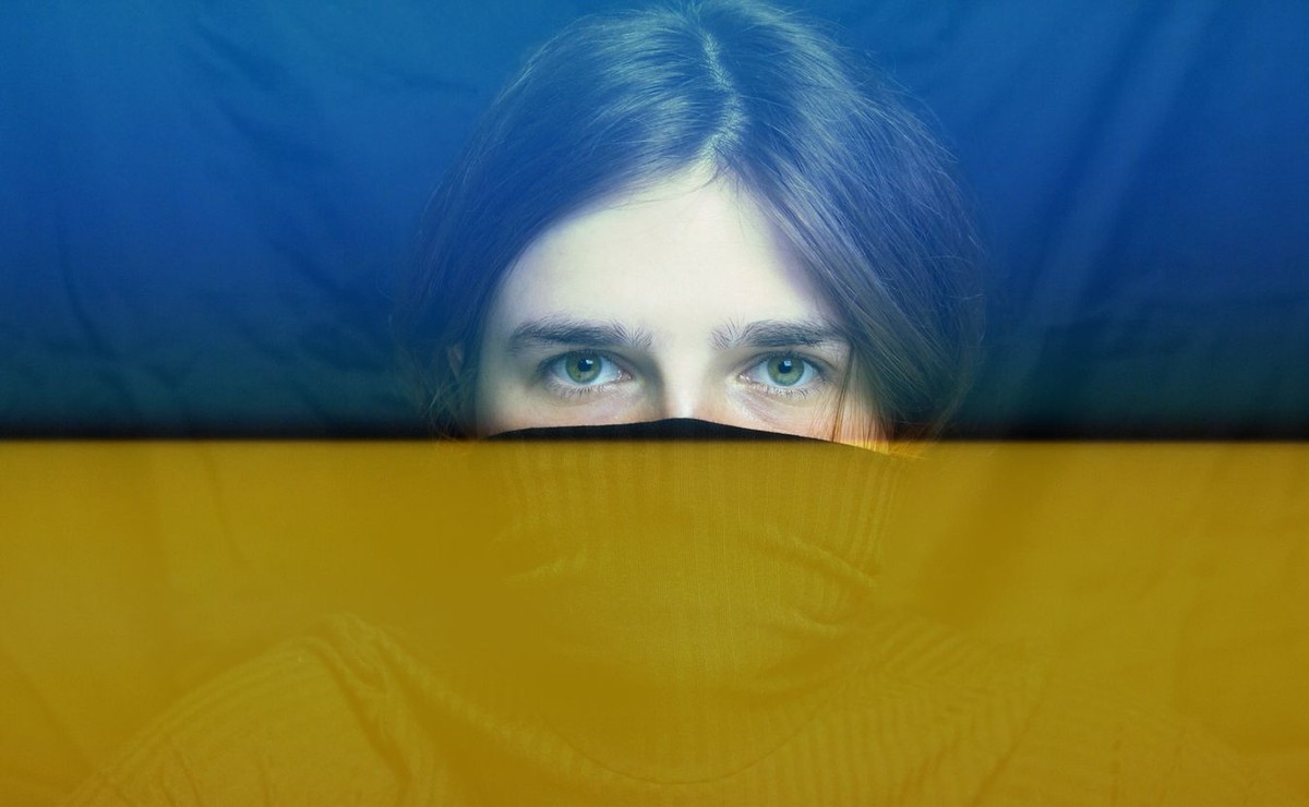 Kobieta i flaga Ukrainy