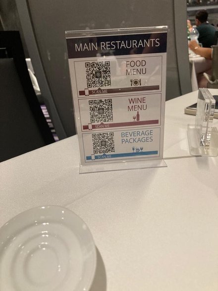 Bezdotykowe menu, które pobiera się na telefon przez kod QR