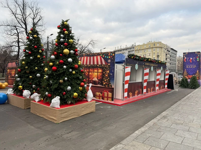  Novogodišnji bazar ispred Skupštine