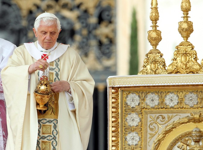 Papież Benedykt XVI podczas uroczystej mszy