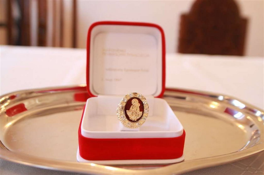 Oto replika pierścienia kardynała Wyszyńskiego