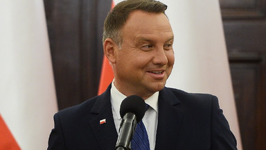 Andrzej Duda zażądał otwarcia stoków narciarskich. Internet zalały memy. "Bóg, narty, ojczyzna!"