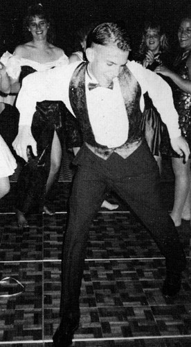 Ashton Kutcher na parkiecie szkolnego balu – 1994 rok