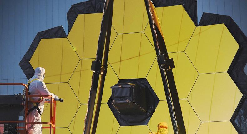 A NASA advisor has quit after the agency decided to keep the name of James Webb space telescope.
