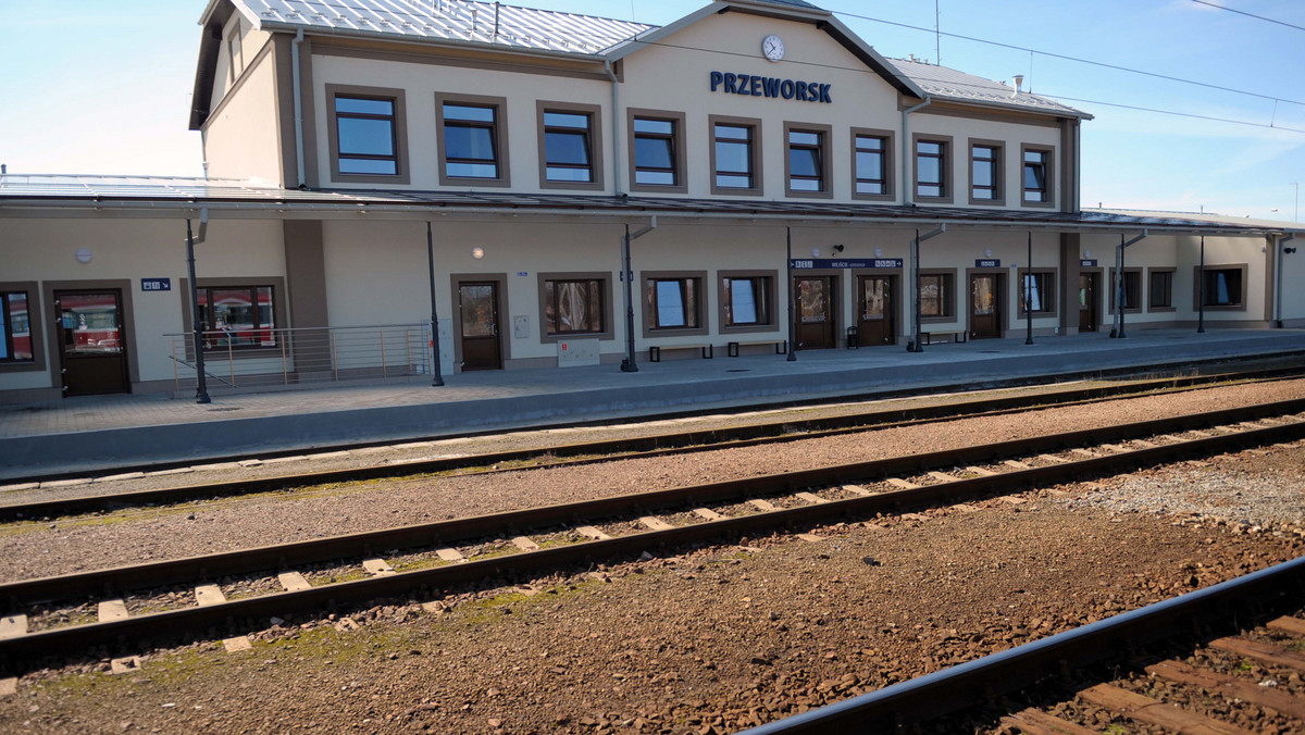 W czwartek, po prawie dwuletnim generalnym remoncie oddany został Dworzec PKP w Przeworsku (Podkarpackie). Inwestycja kosztowała ok. 8 mln zł; pieniądze na ten cel pochodziły z budżetu państwa i PKP.