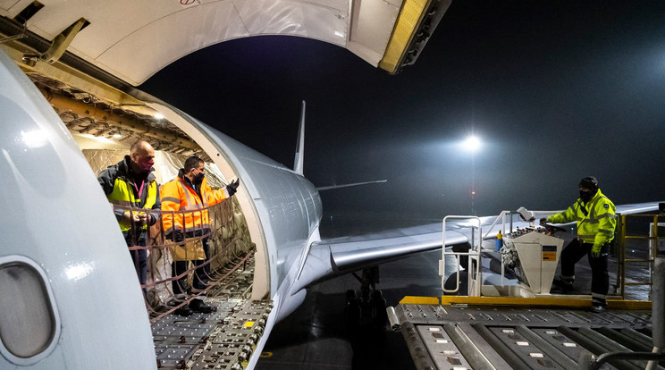 Nagy kapacitás: 64 tonna rakomány fér el a gépben, 7400 kilométeres távon / Fotó: Facebook