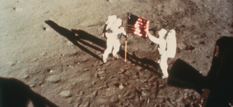 Rosjanie chcą sprawdzić, czy Amerykanie lądowali na Księżycu