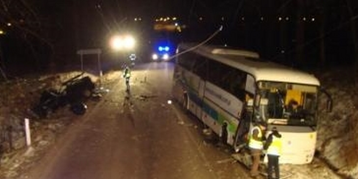 Pijak staranował autobus