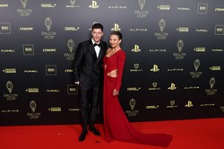 Anna Lewandowska jak milion dolarów. Partnerki piłkarzy błyszczały na gali Złotej Piłki [FOTO]