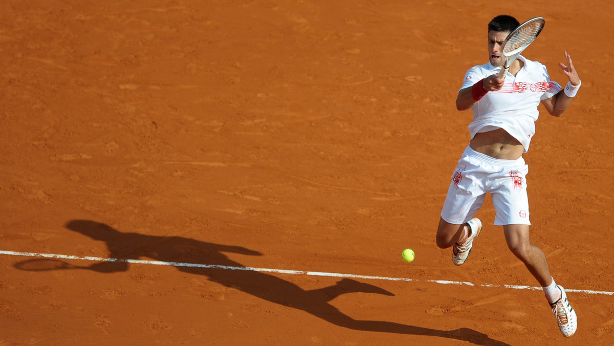 Rozstawiony z numerem pierwszym Serb Novak Djokovic pokonał Argentyńczyka Davida Nalbandiana 6:2, 6:3 w ćwierćfinale turnieju tenisistów ATP Masters 1000 na kortach ziemnych w Monte Carlo (z pulą nagród 2 227 500 euro).