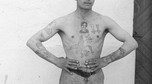 Więzień z tatuażami na ciele. Więzienie ciężkie na Świętym Krzyżu. Lata 1933-1935.