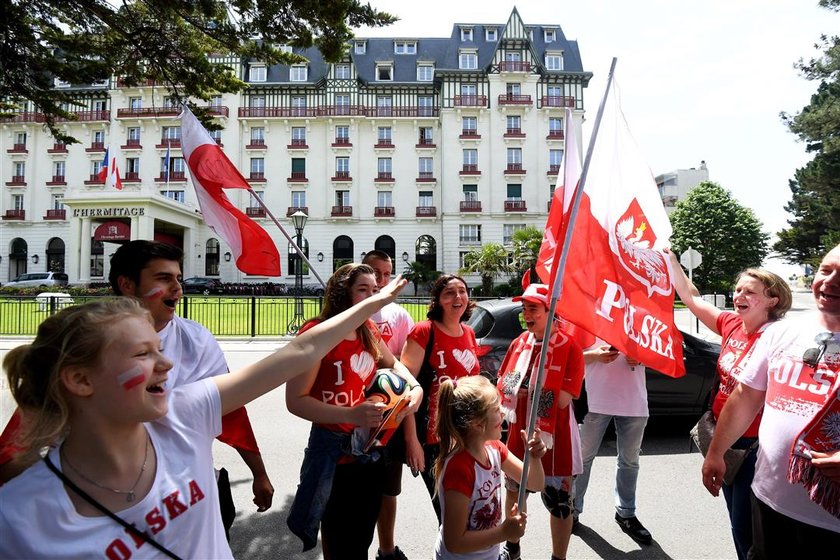 Polacy już we Francji. Zobacz przyjazd naszej kadry GALERIA