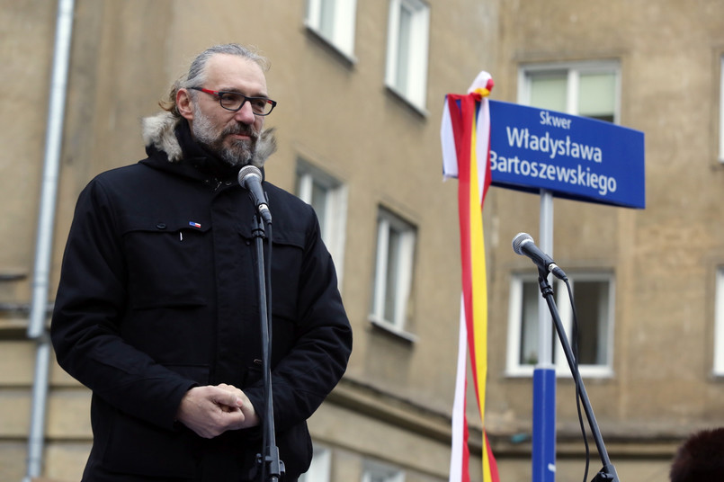 Mateusz Kijowski z Komitetu Obrony Demokracji poinformował, iż 13 grudnia Komitet współorganizuje w całej Polsce demonstracje pod hasłem "stop dewastacji Polski"