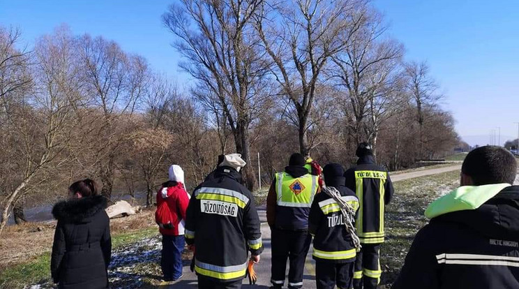 Az utcára menekültek az emberek amikor megmozdult a föld / Fotó: MTI EPA