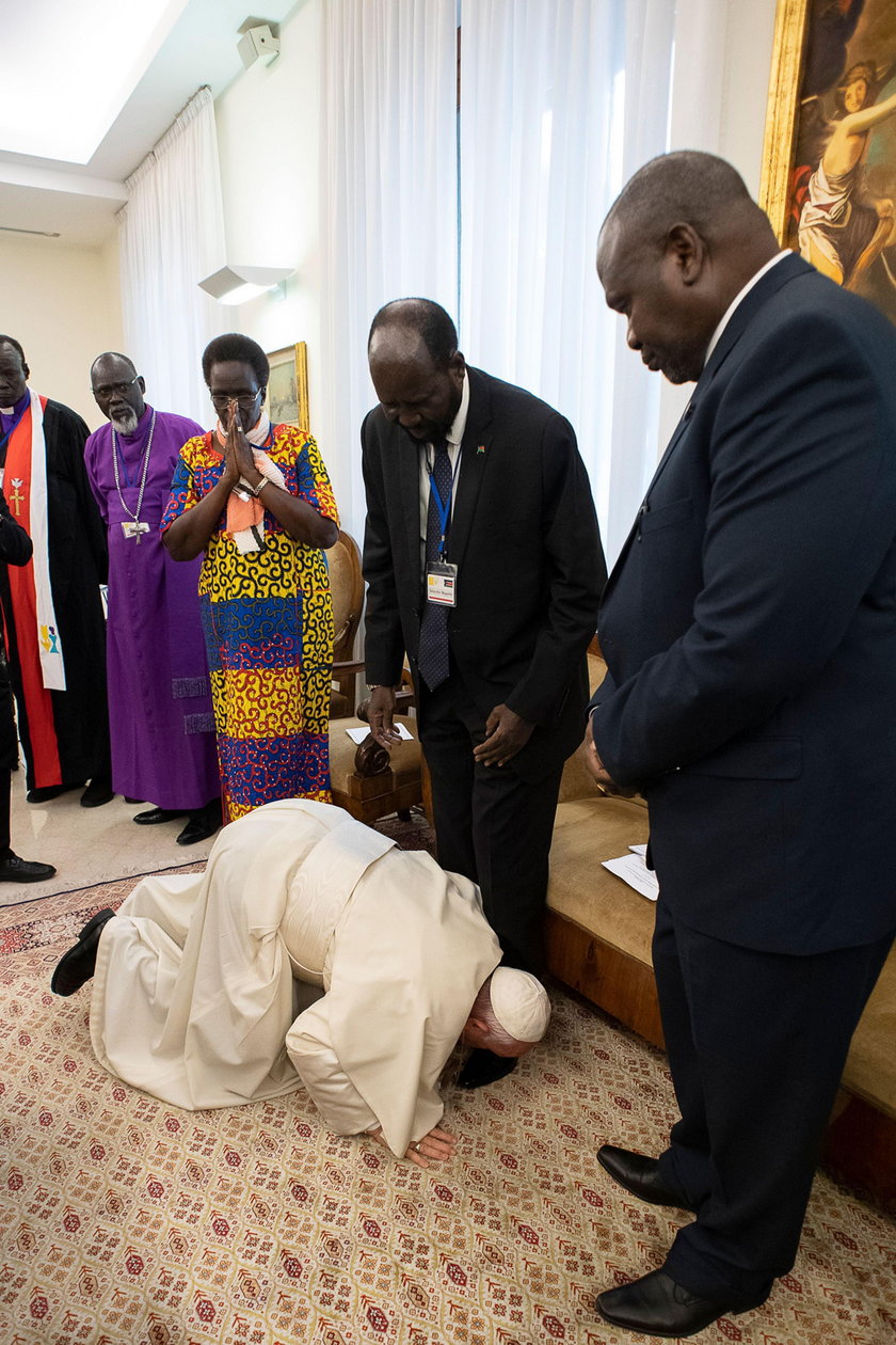 Niezwykły gest Franciszka. To zrobił prezydentowi Sudanu