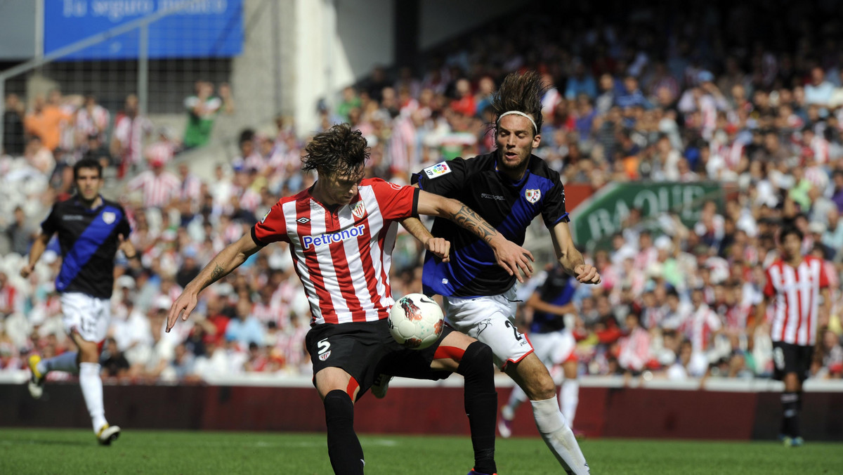 W pierwszym, niedzielnym spotkaniu 17. kolejki hiszpańskiej Primera Division Sevilla FC przegrała na wyjeździe z niżej notowanym Rayo Vallecano 1:2