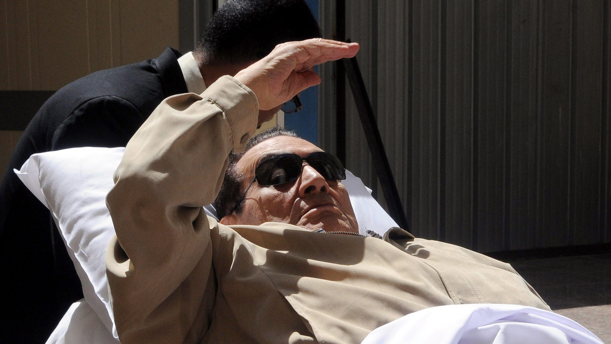 Stan zdrowia byłego prezydenta Egiptu Hosniego Mubaraka od kilku dni się pogarsza. Byłego szefa państwa pięciokrotnie podłączano do respiratora. Jest możliwe, że Mubarak zostanie przeniesiony do szpitala - podała państwowa agencja prasowa Mena.