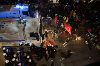 Dziesiątki tysięcy demonstrantów ponownie na ulicach Stambułu. Protesty po aresztowaniu Imamoglu