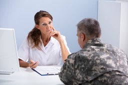 Lekarze w Legionie Cywilnym? Wojsko musi zaoferować więcej niż adrenalinę