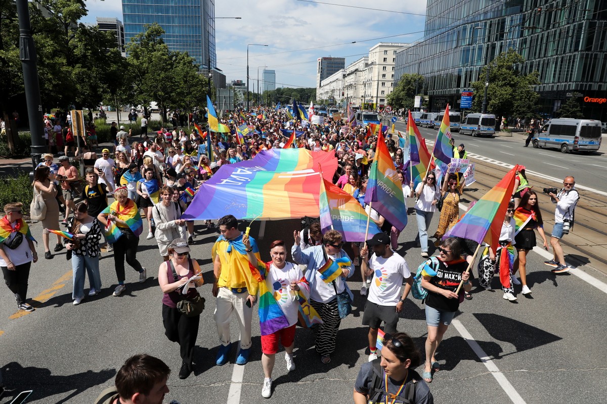 Uczestnicy XXI Parady Równości w Warszawie