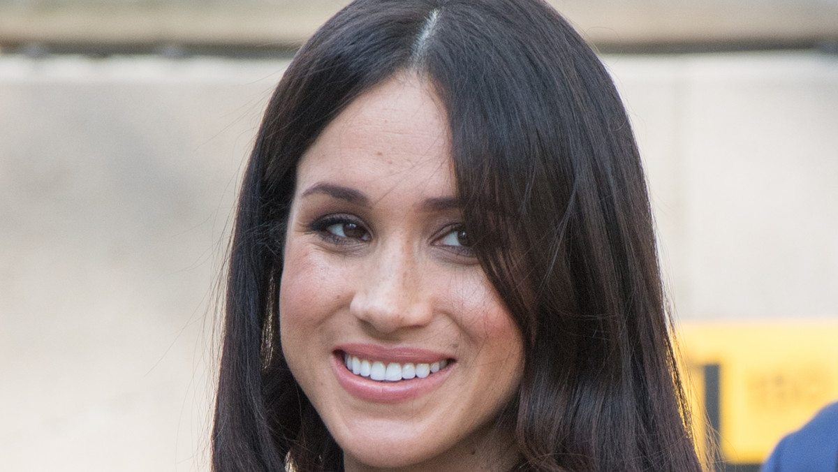 Jak w dniu ślubu będzie wyglądać piękna Meghan Markle? Przekonamy się za kilka dni. W jednym z amerykańskich programów śniadaniowych była makijażystka aktorki Lydia F. Sellers zdradziła, jakie są ulubione kosmetyki Meghan i jaki makijaż będzie prawdopodobnie miała w swoim wielkim dniu.