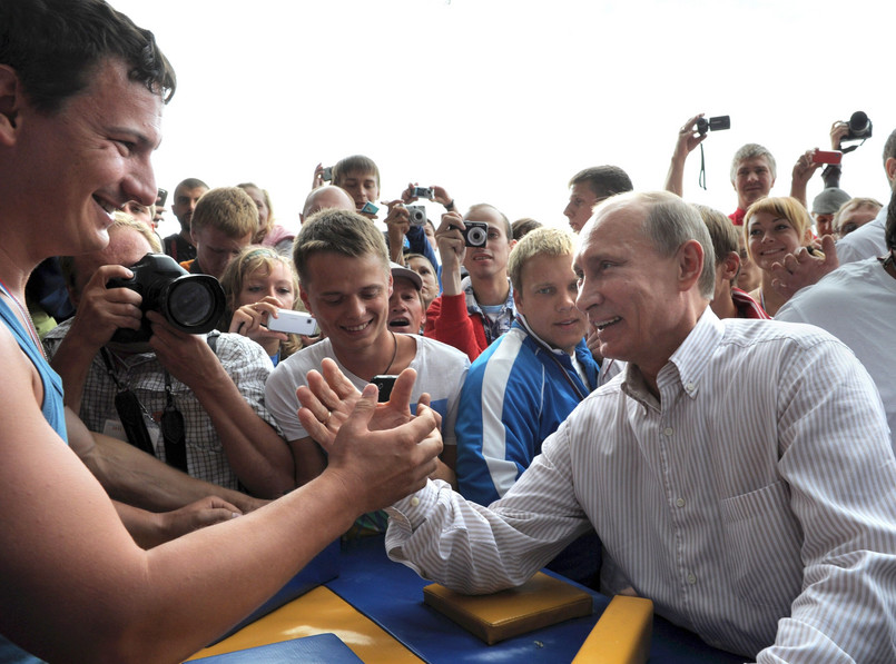 Putin pręży muskuły