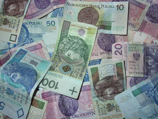 Polska waluta w czwartek około godz. 7.15 umocniła się wobec euro o 0,06 proc.