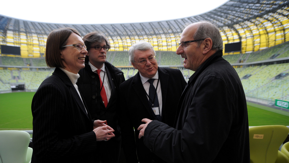 Ok. 180-190 tys. kibiców spodziewanych jest w Gdańsku w czerwcu podczas Euro 2012. Dyplomaci państw, które rozegrają grupowe mecze na gdańskiej PGE Arena, przebywali w środę z wizytą w mieście.