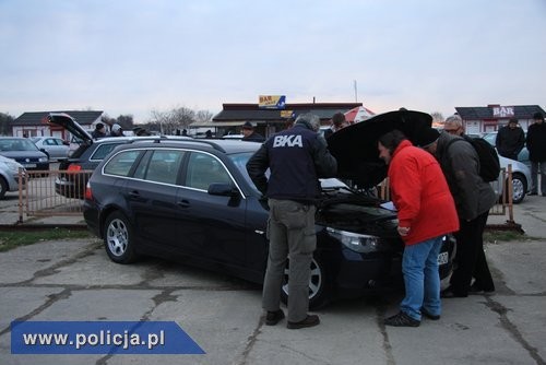 Wielki nalot Policji na handlarzy aut