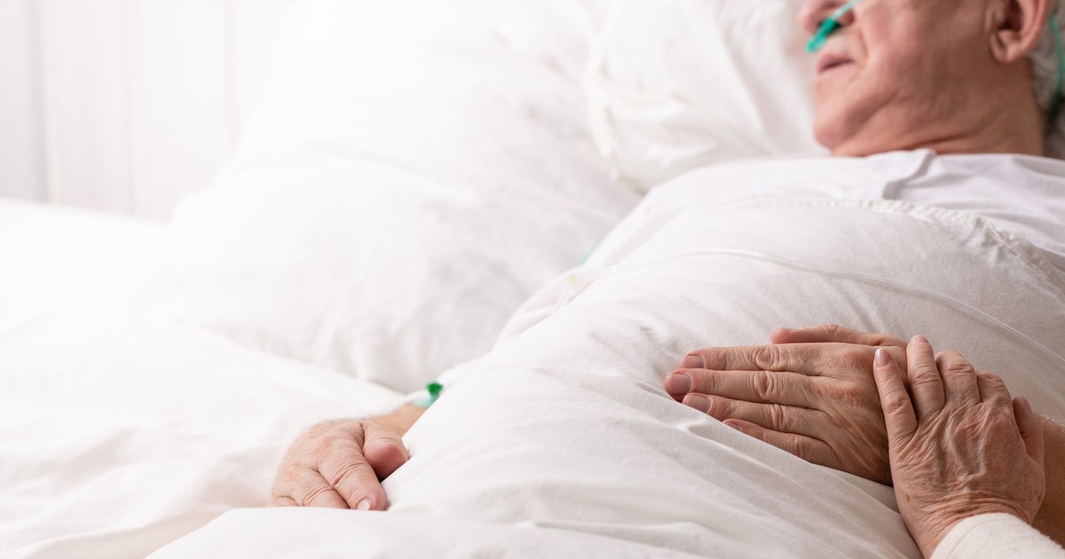 75-latek twierdzi, że oddał dom za opiekę. Leży w szpitalu, bo nie ma dokąd wrócić