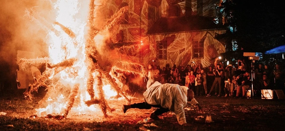 Velika slama Land Art Festival