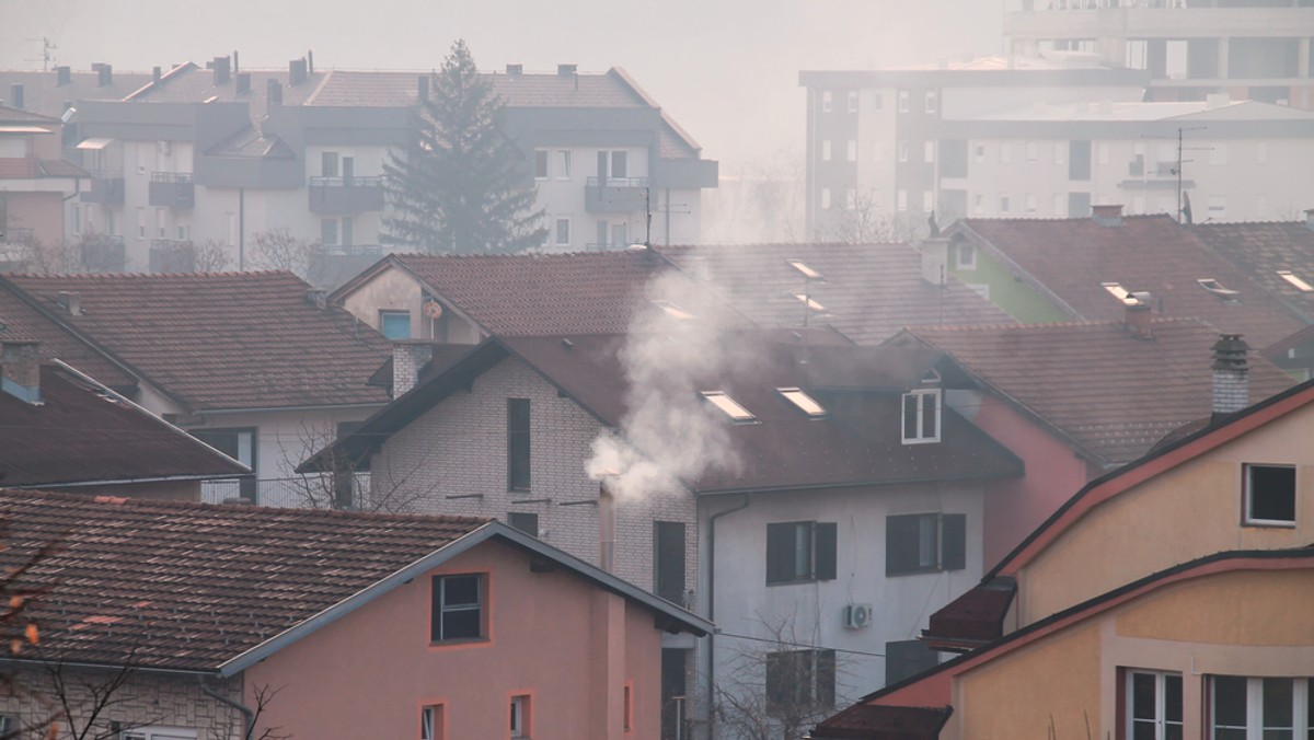 W wielu polskich miastach powietrze jest złe lub nawet bardzo złe. Najgorsza sytuacja jest m.in. w Krakowie, Katowicach, Częstochowie i Bydgoszczy. Niewiele lepsza sytuacja jest we Wrocławiu i Łodzi. W takich warunkach lepiej powstrzymać się od aktywności poza domem.