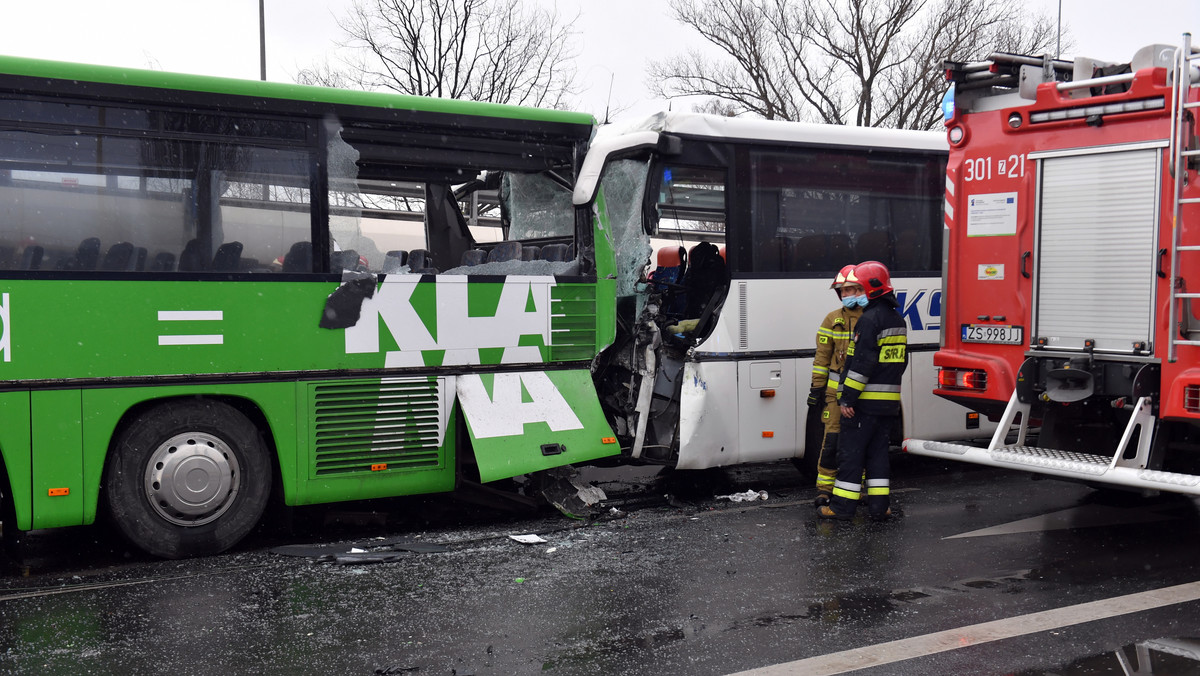 Zderzenie autobusów w Szczecinie. Przynajmniej 20 osób poszkodowanych