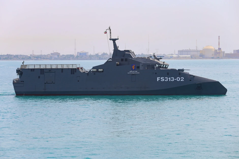 Ratni brod Iranske revolucionarne garde "Šahid (mučenik) Hasan Bageri" u Persijskom zalivu kod nuklearne elektrane u Bušeru na jugu Irana 29. aprila
