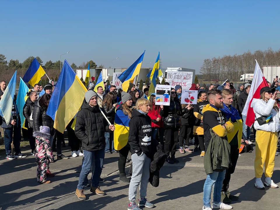 Ponad 100 osób blokuje białoruskie i rosyjskie TIR-y na terminalu w Koroszczynie