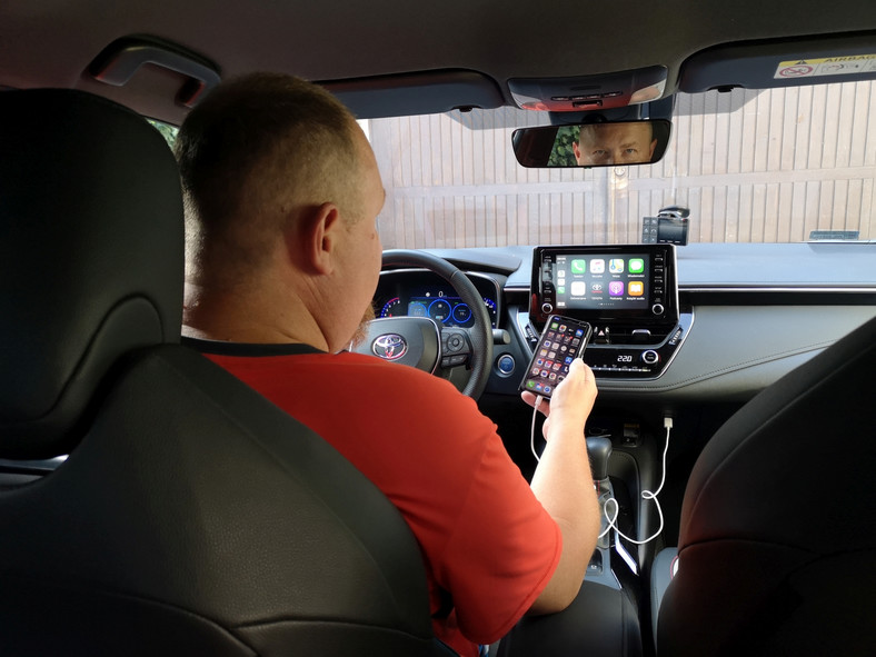 Android Auto i CarPlay w samochodzie