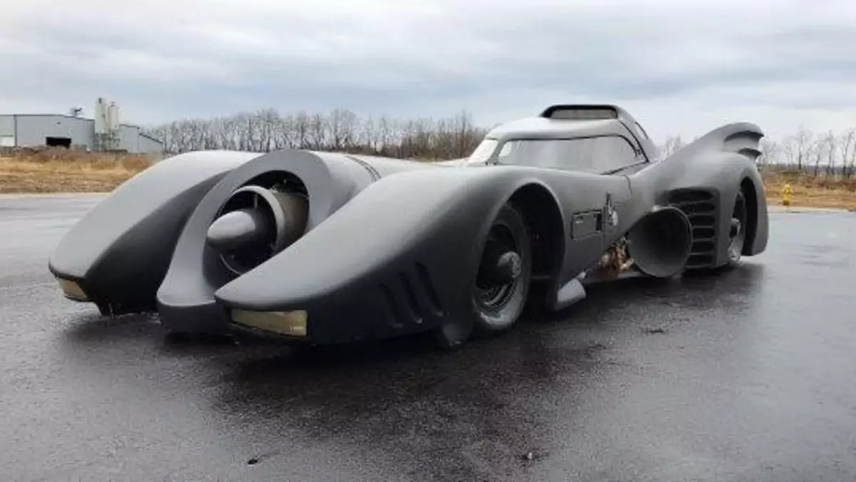 Batmobil, DeLoren z powrotu do przyszłości i Ecomobil pogromcy duchów wystawione na sprzedaż