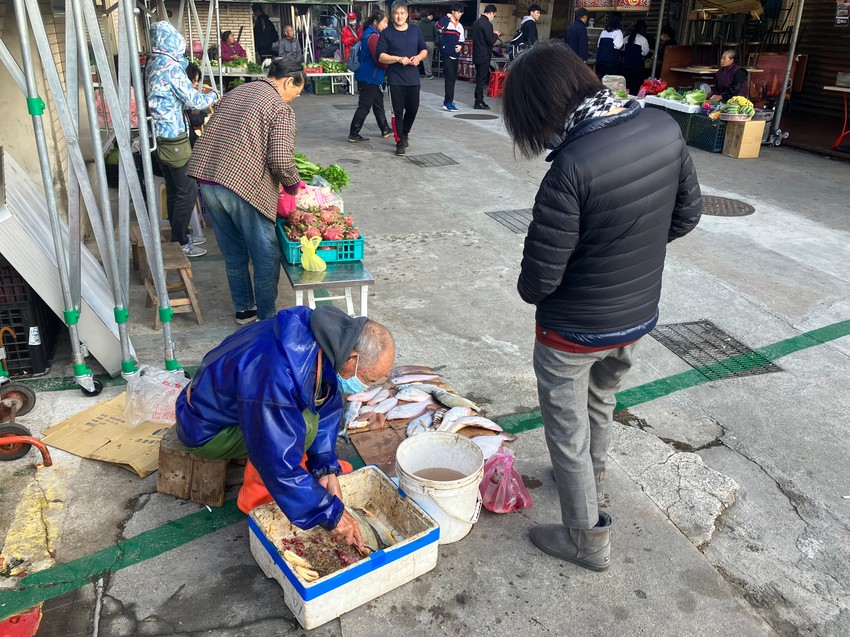 Naš sagovornik Čen sa mušterijom