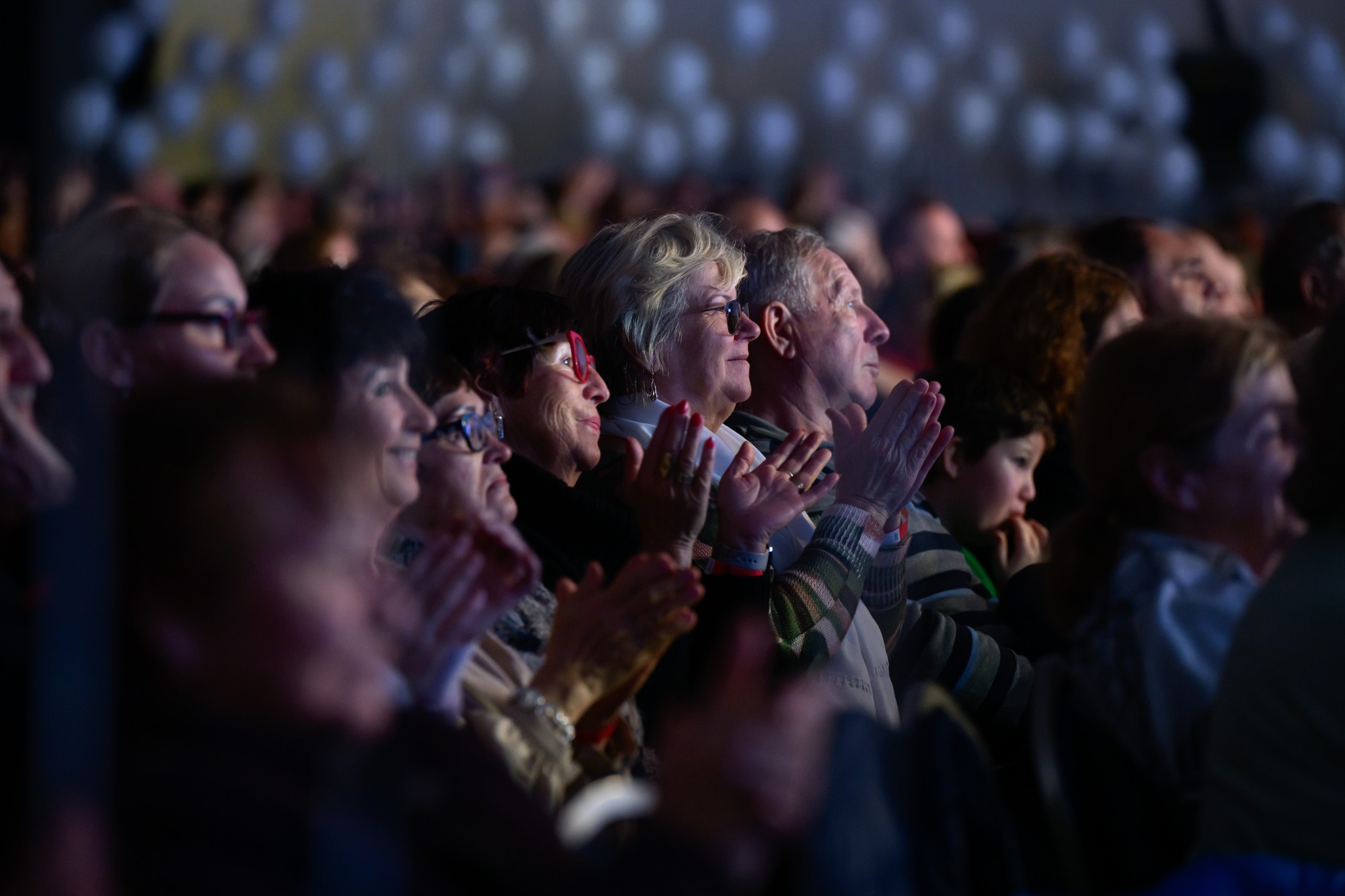 Ľudia na podujatí s nosnou témou Rešpekt k inému názoru, ktoré zorganizovala vládna strana SMER-SD pri príležitosti 36. výročia Nežnej revolúcie.