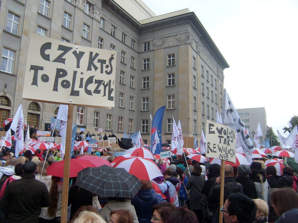 Katowice: protest nauczycieli przeciwko likwidacji gimnazjów