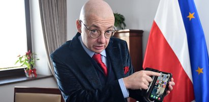 Senator Kamiński po obradach komisji ws. Pegasusa mówi Faktowi: Na ważnych spotkaniach wyłączam telefon