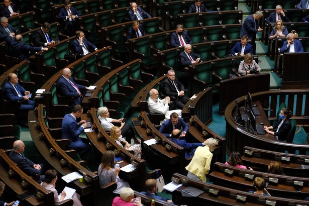 Sejm zmienił regulamin. Będzie stała możliwość wprowadzenia zdalnej pracy posłów