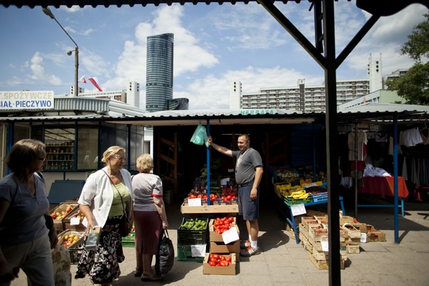 Poglądy Polaków, czyli hipermarket z ideami. Na zdjęciu: targowisko we Wrocławiu