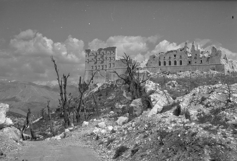 Ruiny Monte Cassino w 1945 r.