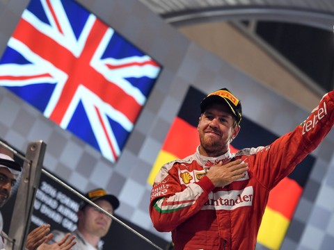 F1: Sebastian Vettel broniony przez Berniego Ecclestone'a - Onet.pl