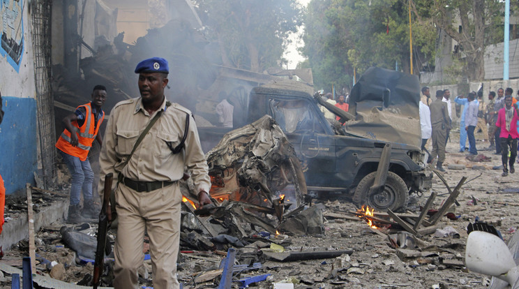 Pokolgép robbant egy szálloda előtt a fővárosban, Mogadishuban / Fotó: MTI