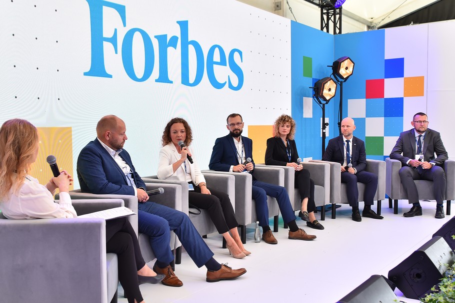 Na zdjęciu od lewej: Magda Krukowska, Forbes Polska, Dawid Kołelis, Budimex, Emilia Dębowska, Panattoni, Przemysław Oczyp, KPMG, Zofia Piwowarek, UN GC Network Polska, Alan Aleksandrowicz, investGDA, Przemysław Zawodny, Instytut Poznański.