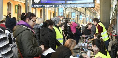 „To jest tragedia!” Sytuacja uchodźców z Ukrainy na dworcu kolejowym we Wrocławiu